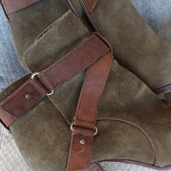Gianni Bini Olive and Brown Ankle Boots - Picture 4 of 5